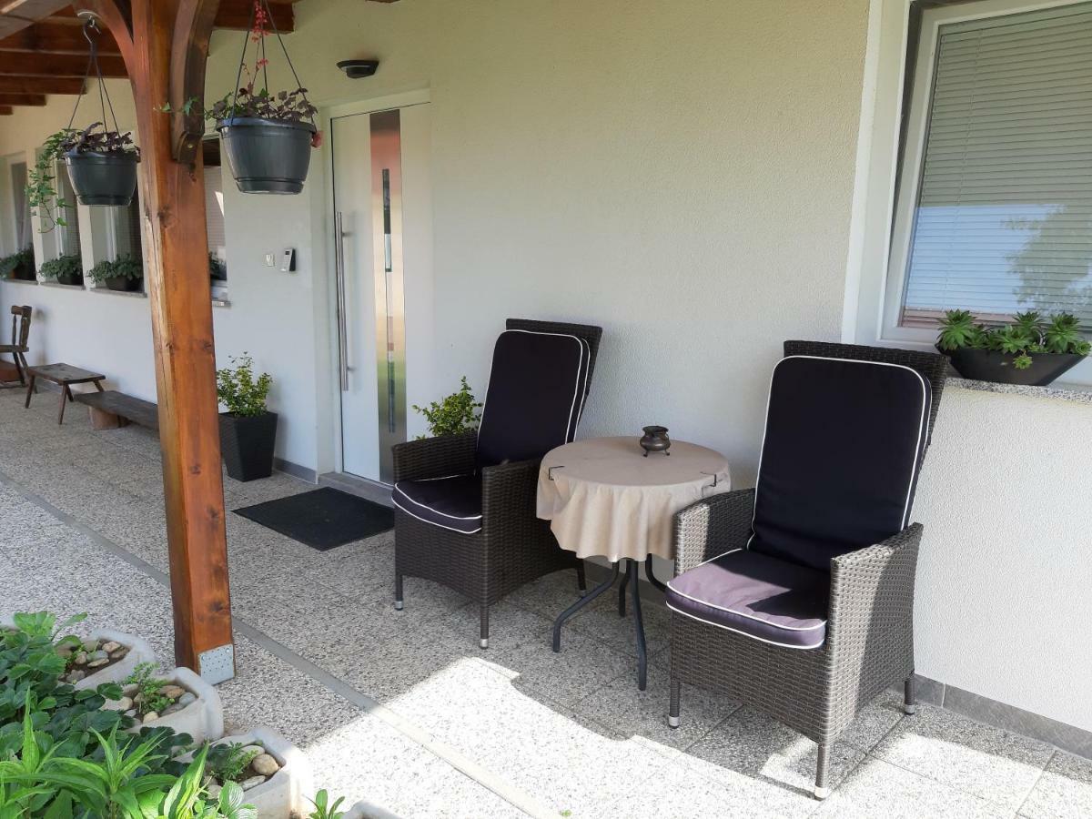 Apartments Isabella Птуй Екстериор снимка